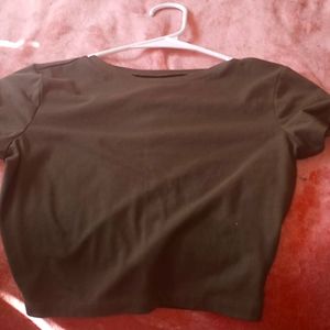 A green Cropped top short sleeve in great condition